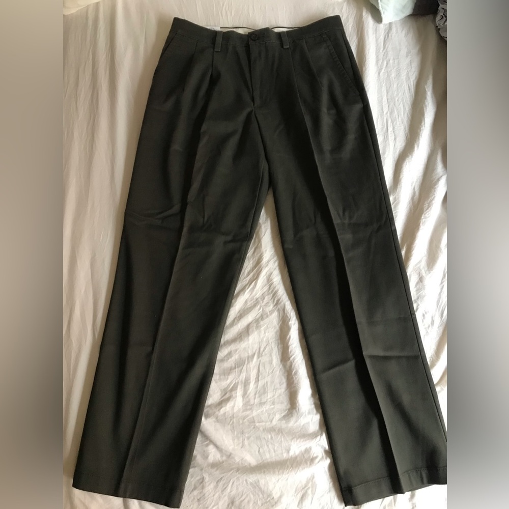 Dockers Easy Khaki Classic Fit Pleated Pants 31x30